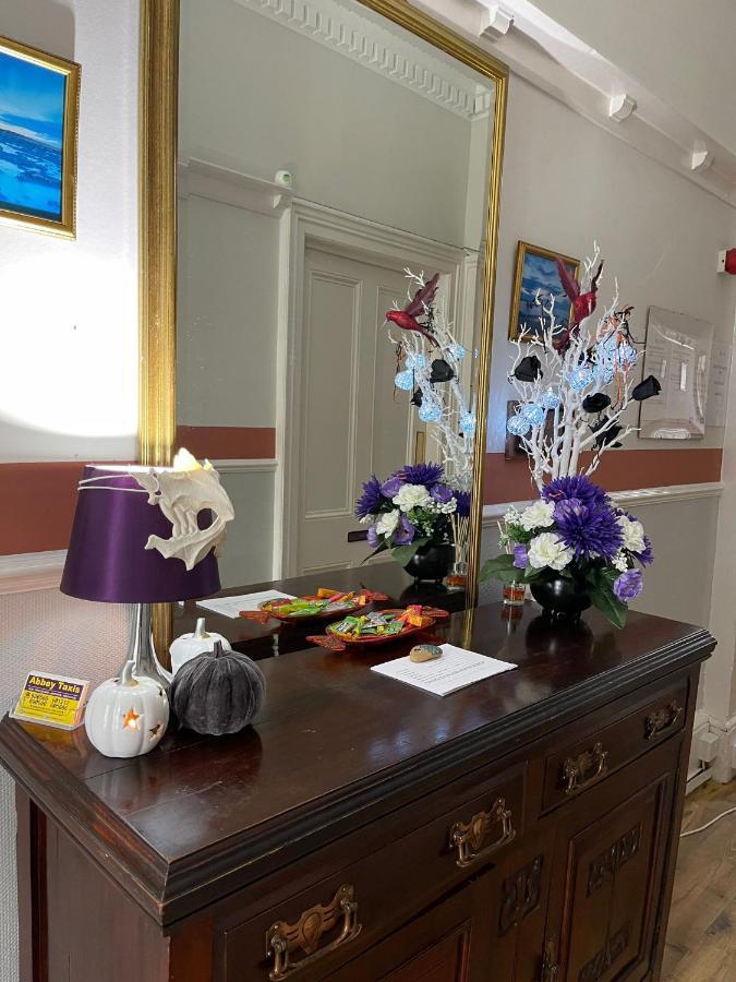 Lilyrose Hotel Уитби Екстериор снимка