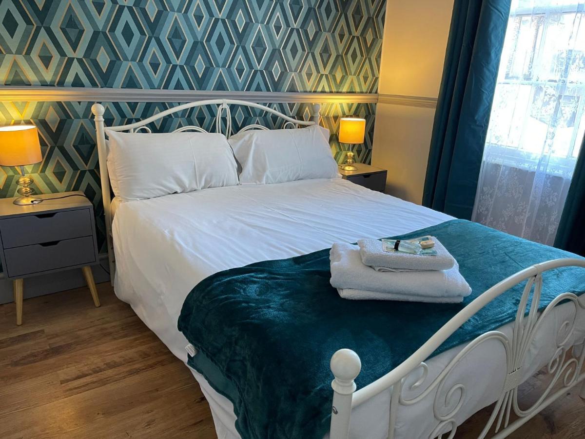 Lilyrose Hotel Уитби Екстериор снимка