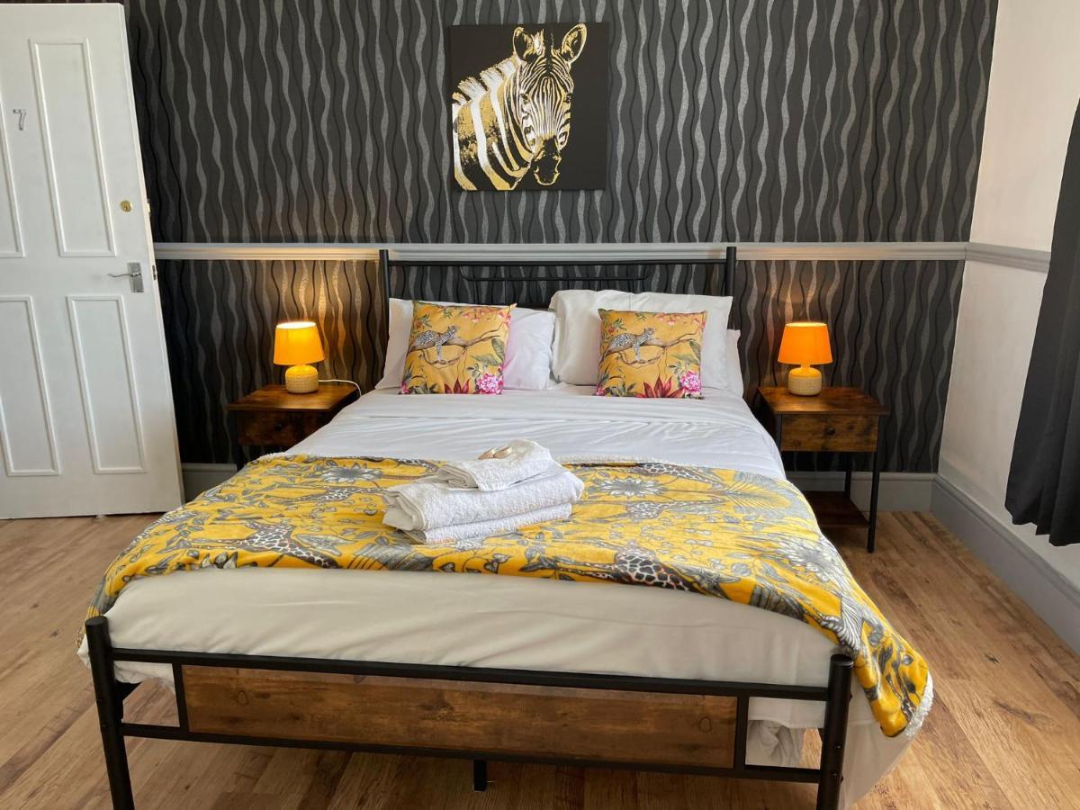 Lilyrose Hotel Уитби Екстериор снимка