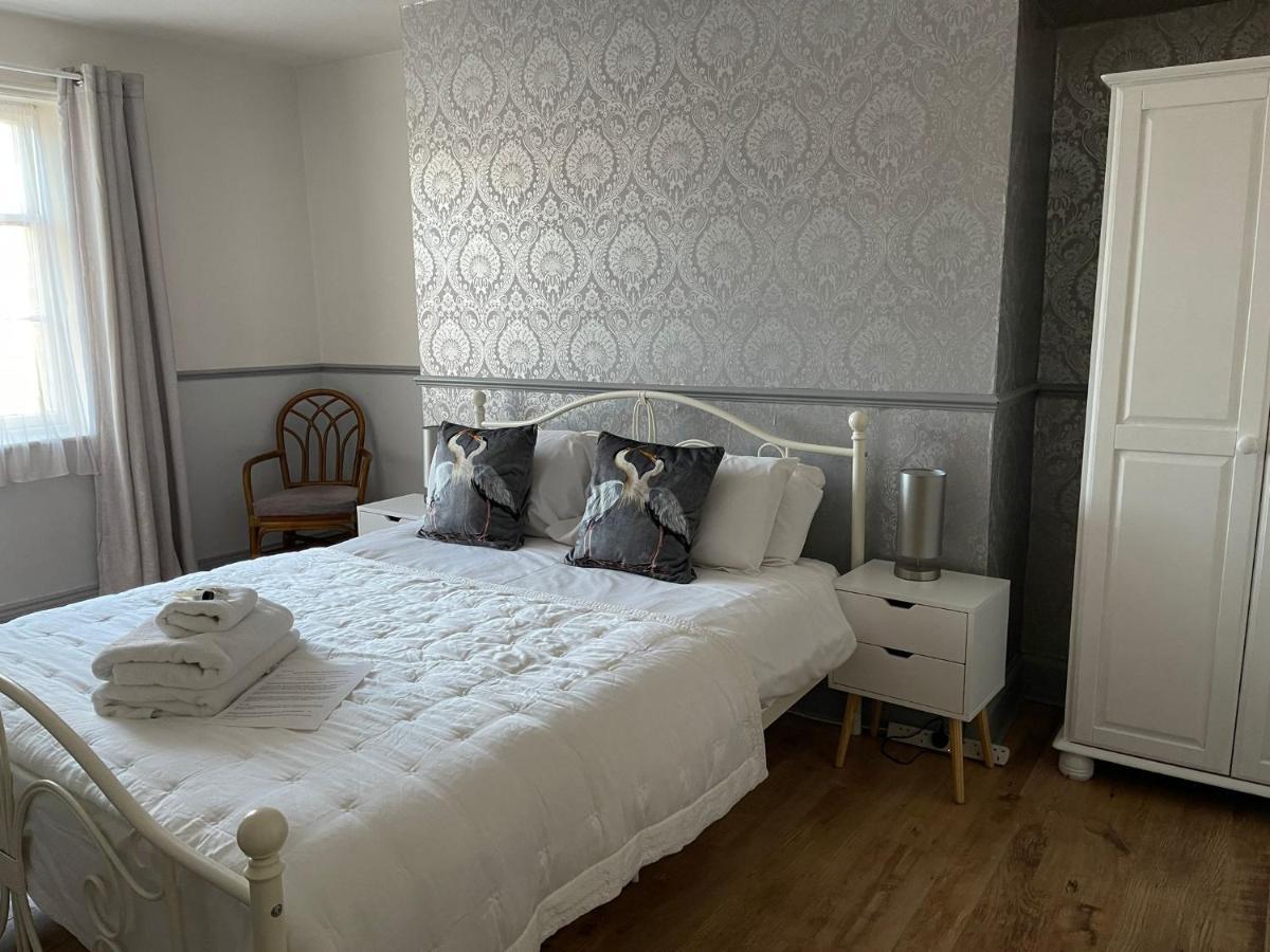 Lilyrose Hotel Уитби Екстериор снимка