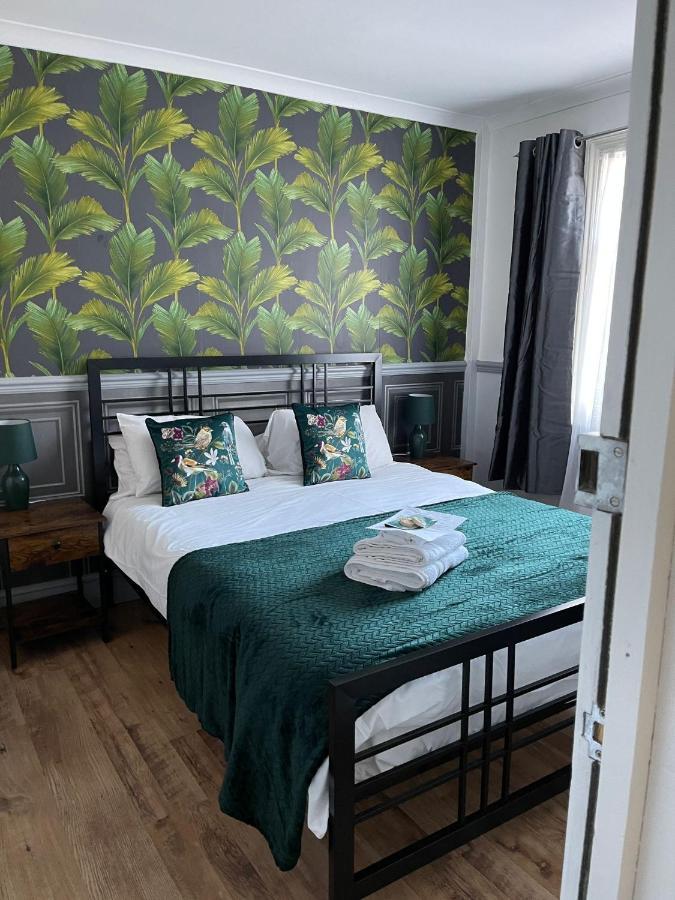 Lilyrose Hotel Уитби Екстериор снимка