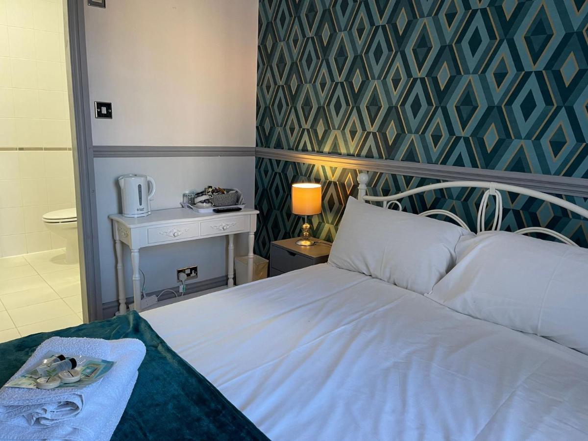 Lilyrose Hotel Уитби Екстериор снимка