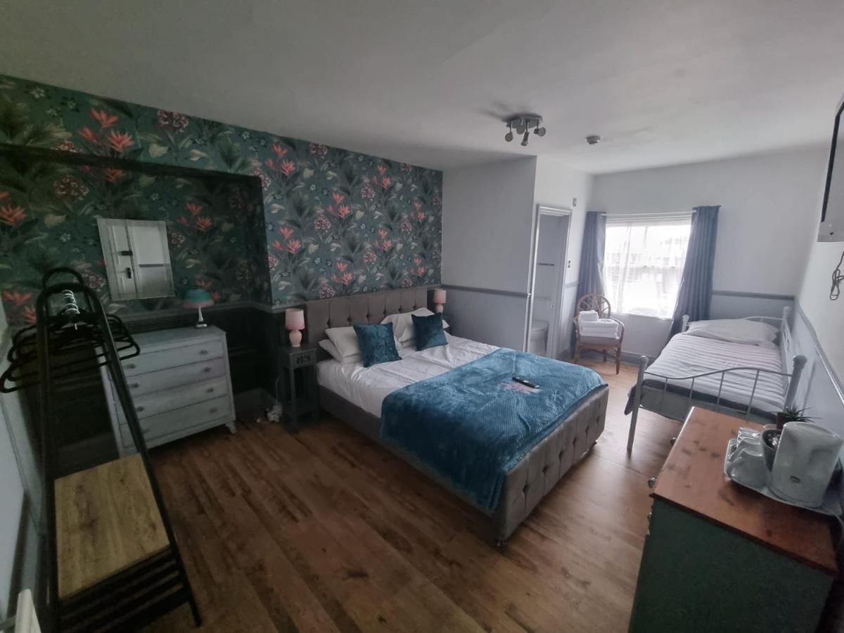 Lilyrose Hotel Уитби Екстериор снимка