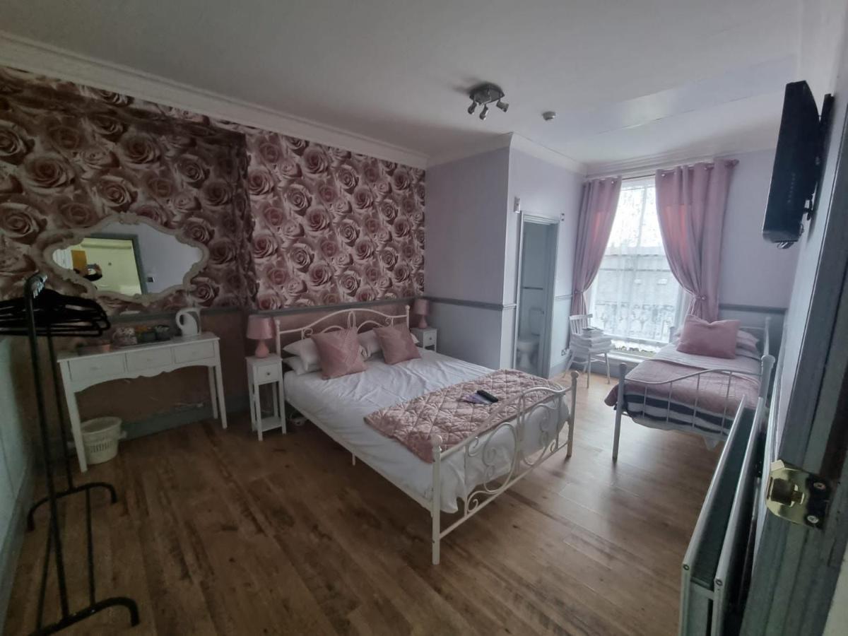 Lilyrose Hotel Уитби Екстериор снимка