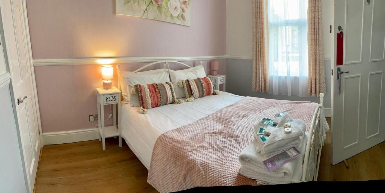Lilyrose Hotel Уитби Екстериор снимка