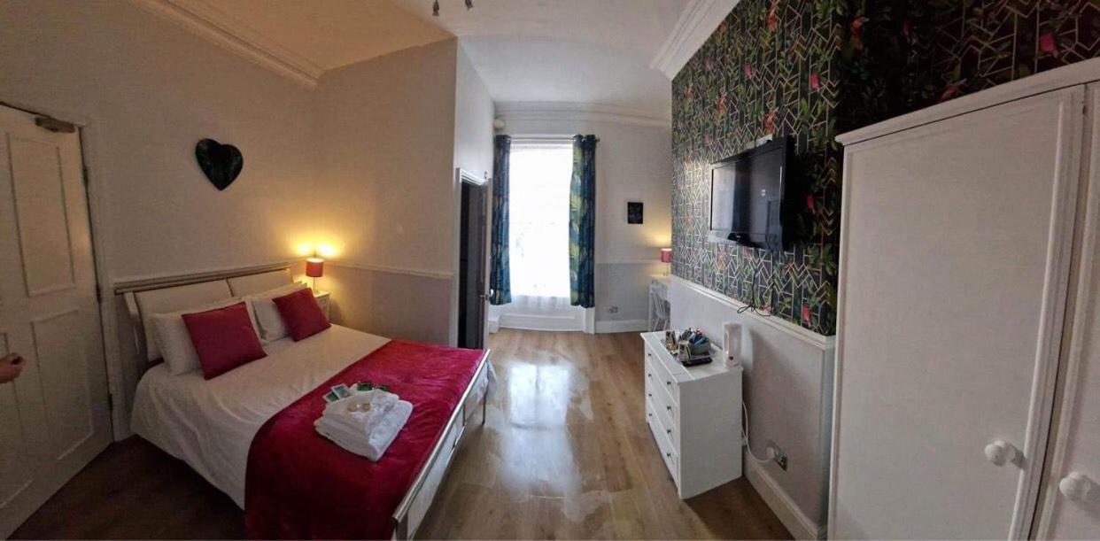 Lilyrose Hotel Уитби Екстериор снимка
