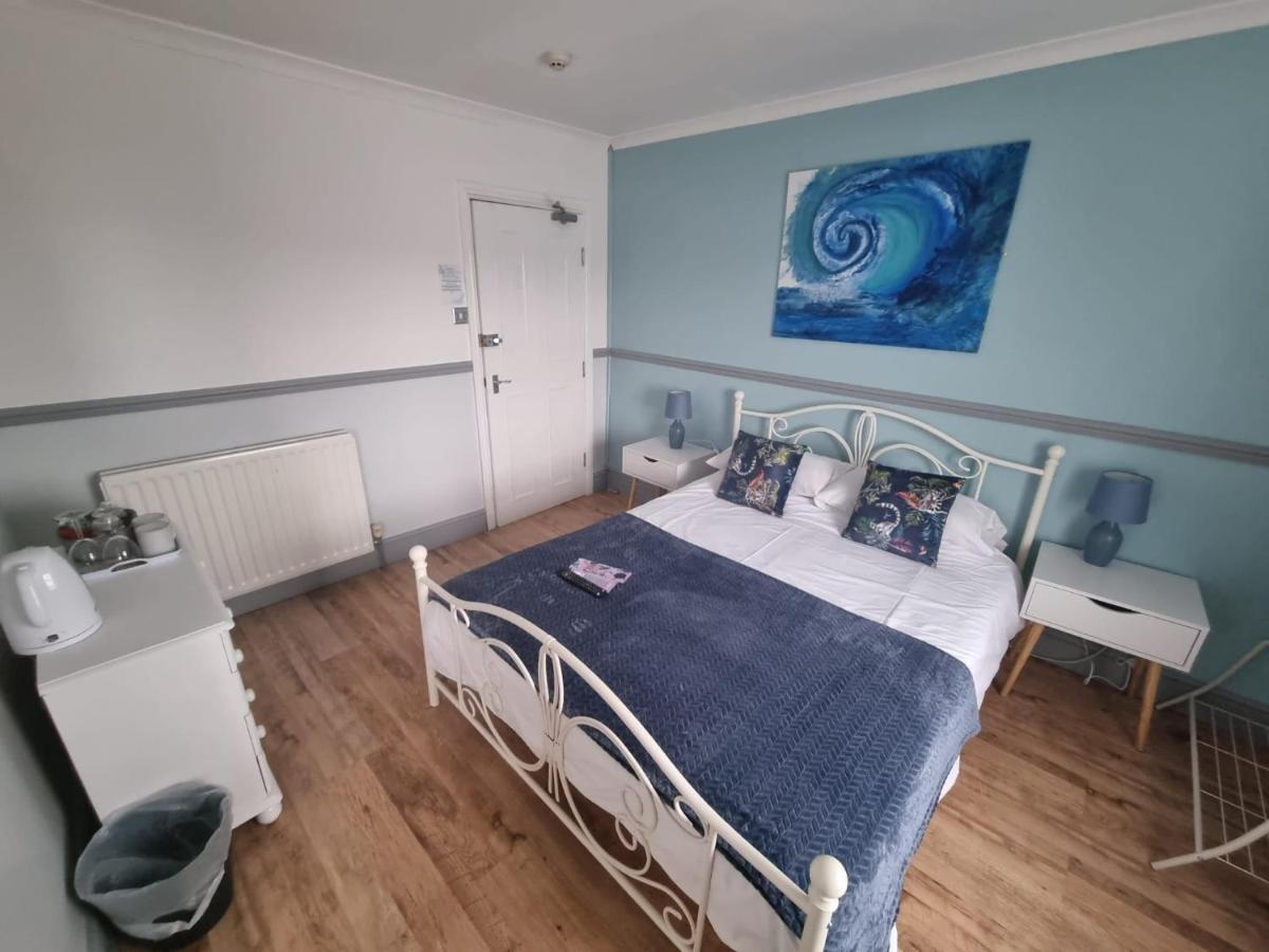 Lilyrose Hotel Уитби Екстериор снимка
