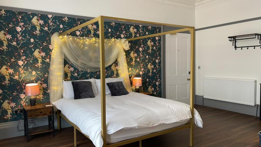 Lilyrose Hotel Уитби Екстериор снимка