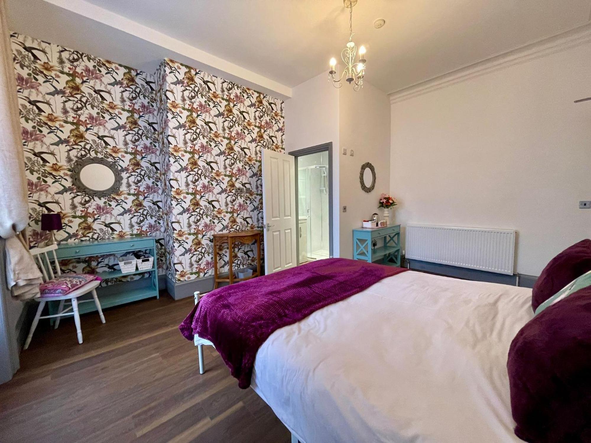Lilyrose Hotel Уитби Екстериор снимка