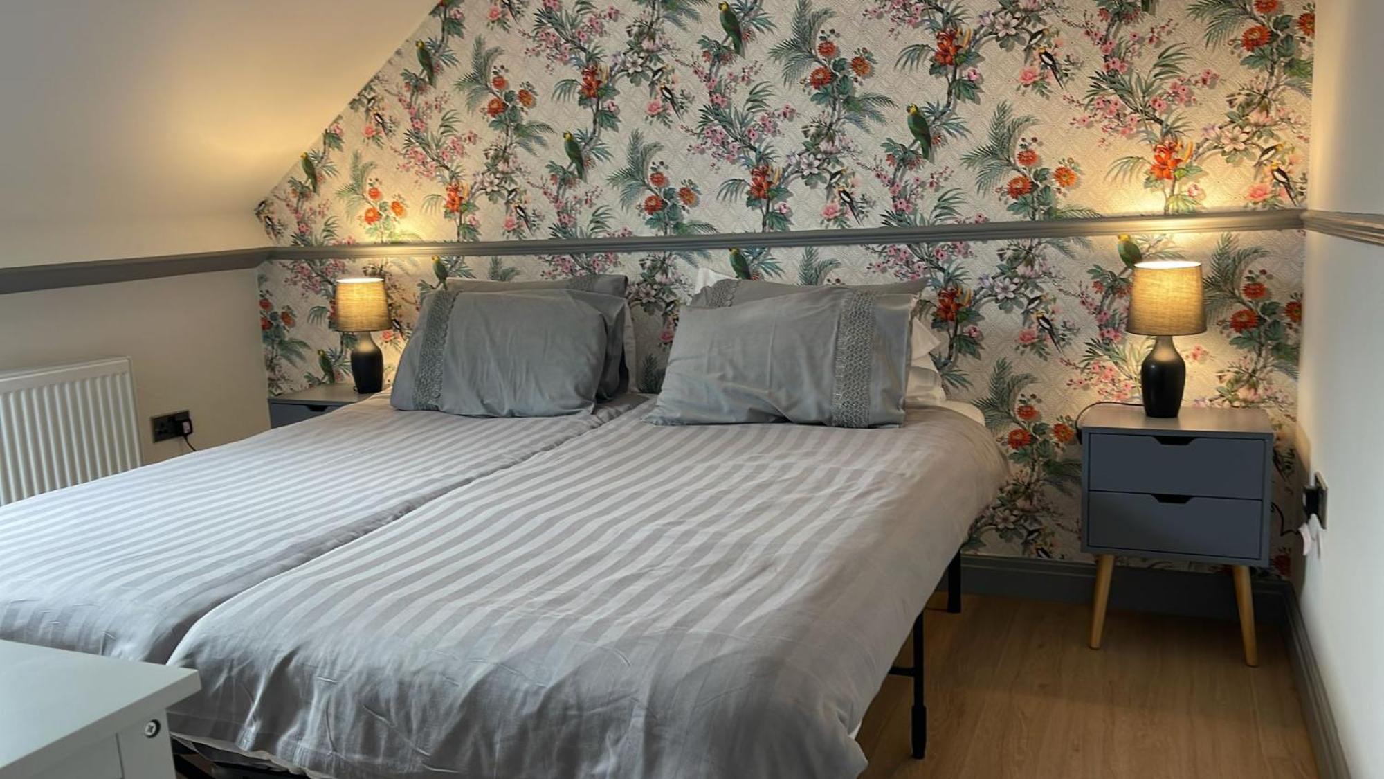Lilyrose Hotel Уитби Екстериор снимка