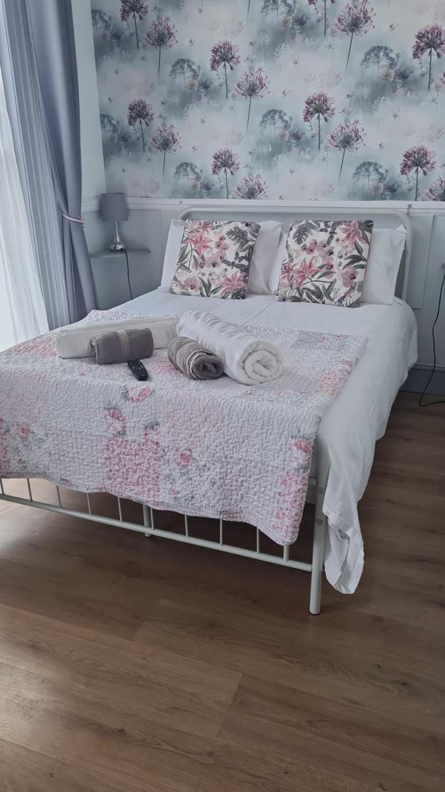 Lilyrose Hotel Уитби Екстериор снимка