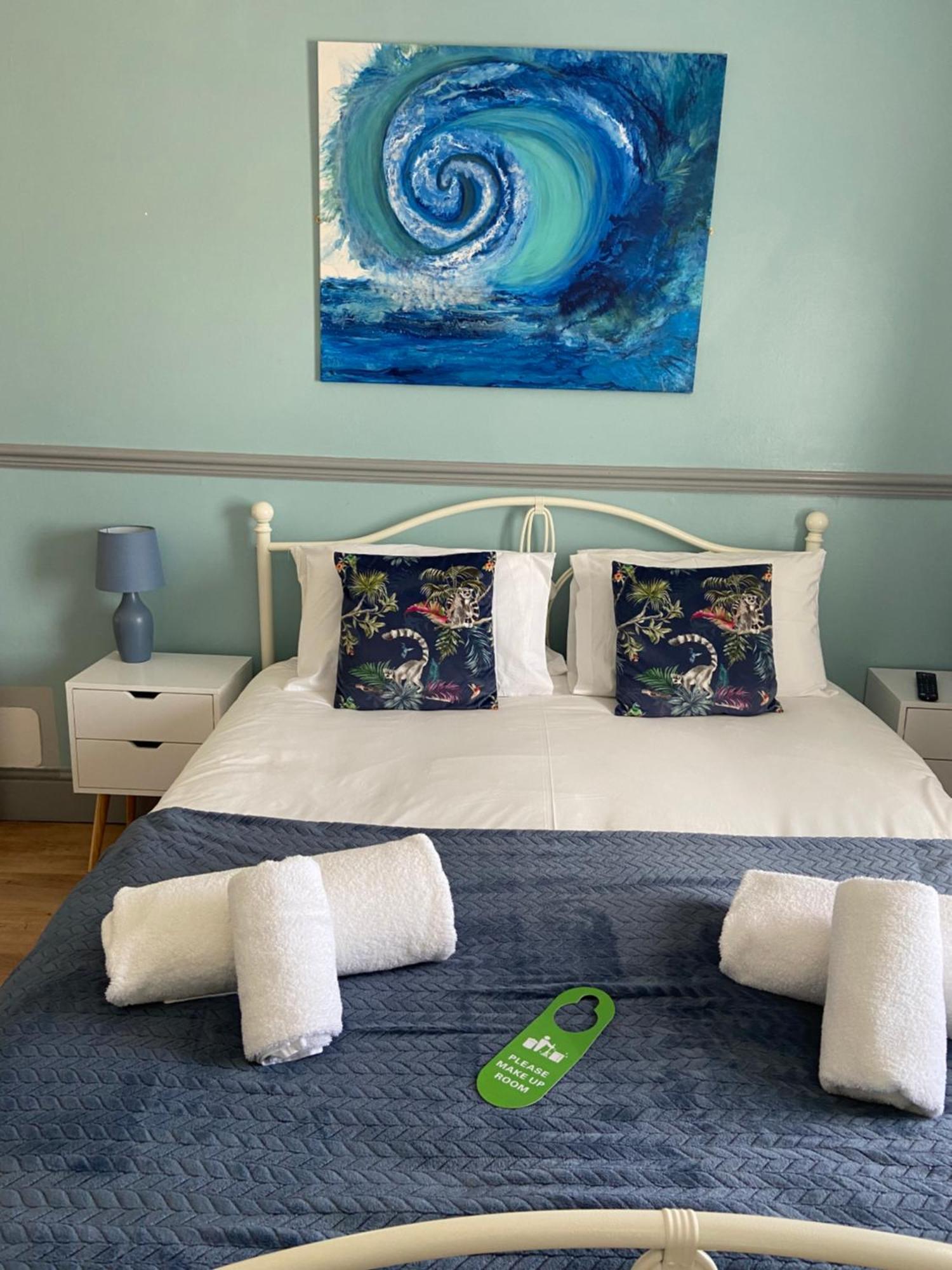 Lilyrose Hotel Уитби Екстериор снимка