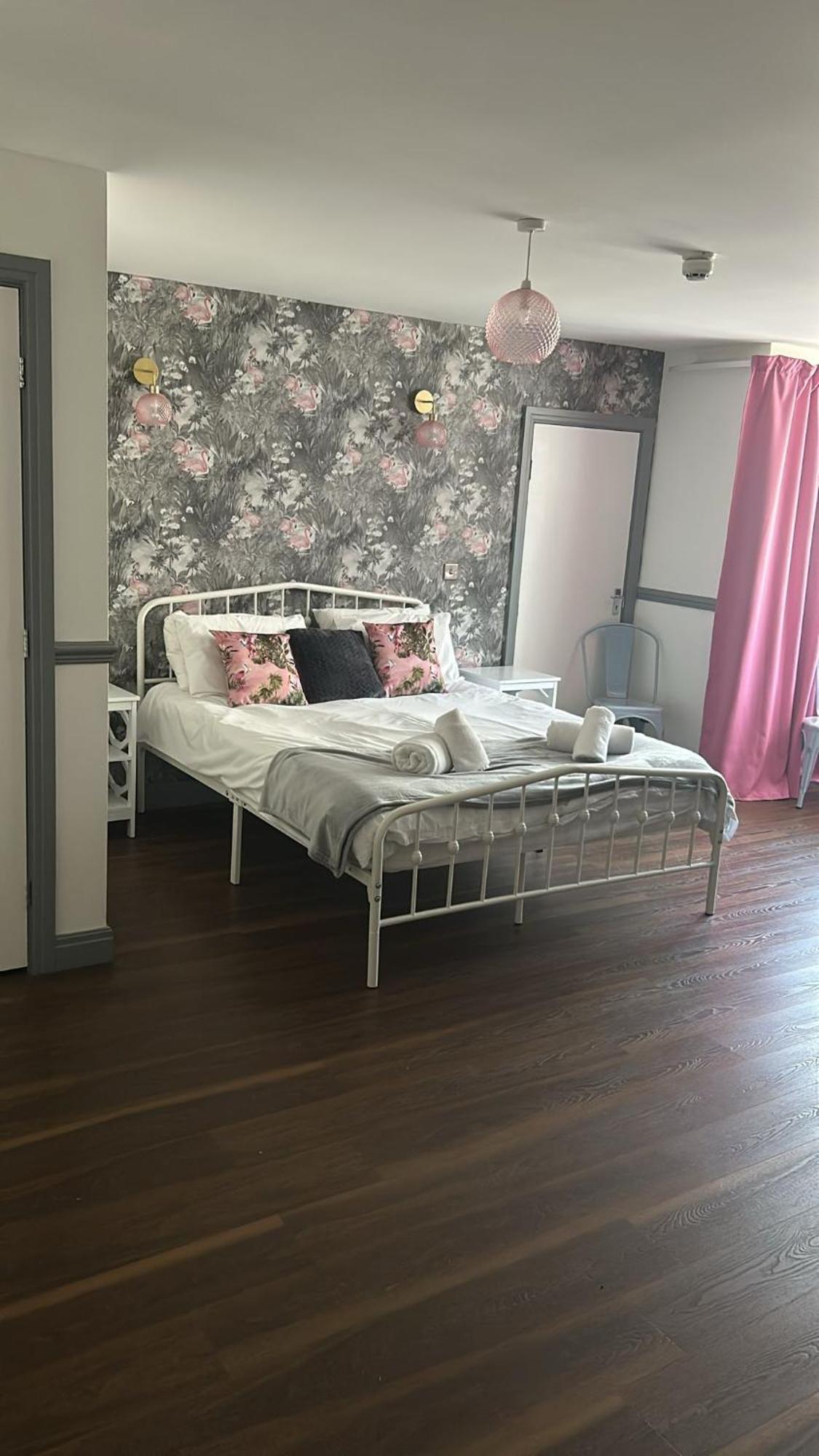 Lilyrose Hotel Уитби Екстериор снимка
